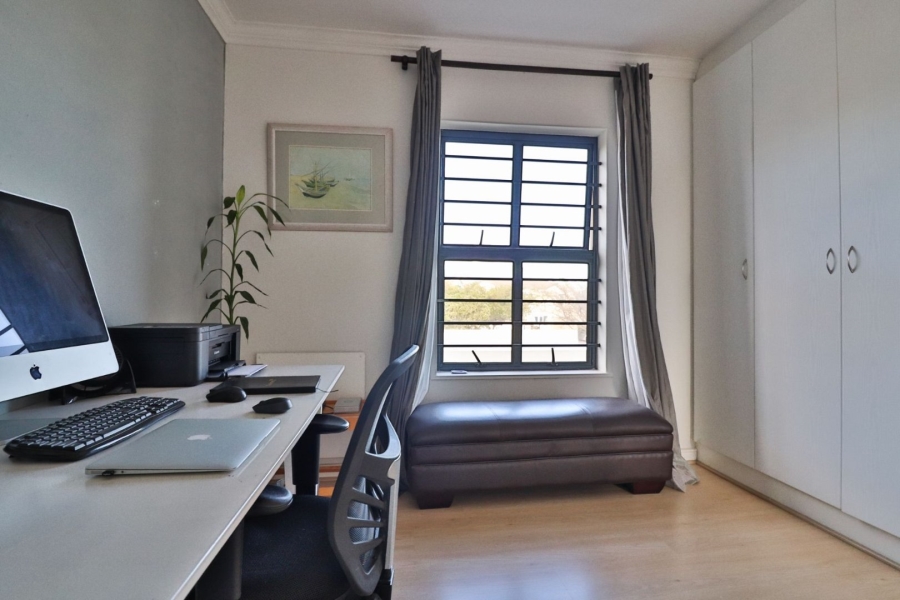 To Let 2 Bedroom Property for Rent in Royal Ascot Western Cape